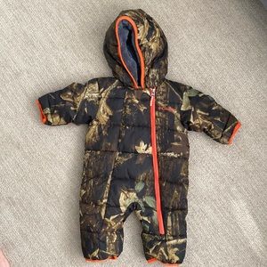 Columbia snowsuit size 0-3 months